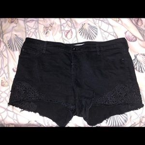 Torrid short shorts black with crochet